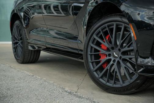 Q Oberon Black 2026 Aston Martin DBX 707
