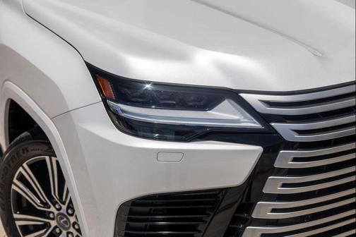Eminent White Pearl 2024 Lexus LX 600 Luxury