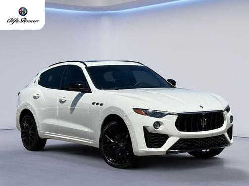Bianco 2021 Maserati Levante Base