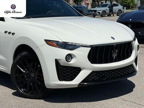 Bianco 2021 Maserati Levante Base