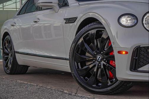Glacier White 2026 Bentley Flying Spur