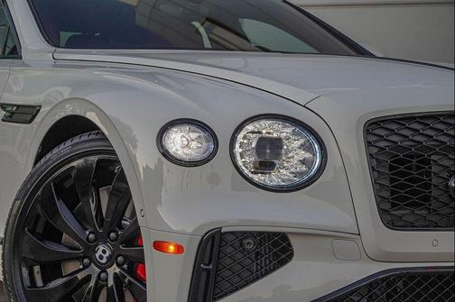 Glacier White 2026 Bentley Flying Spur
