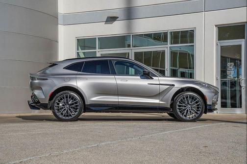 Q Spirit Silver 2026 Aston Martin DBX 707