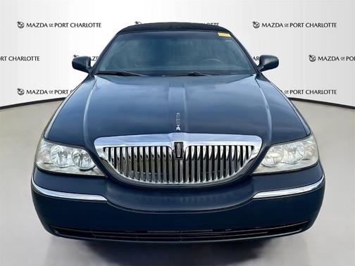 2005 Lincoln Town Car Executive