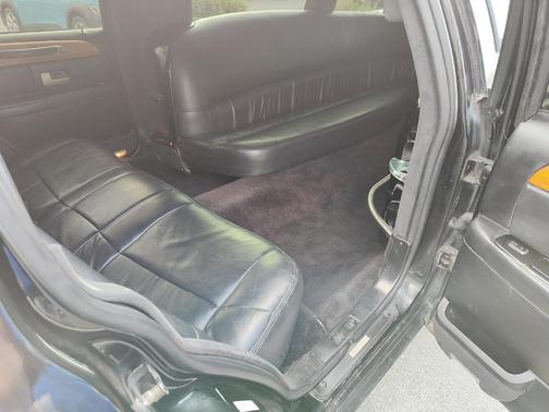 2005 Lincoln Town Car Executive