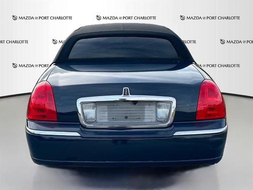 2005 Lincoln Town Car Executive