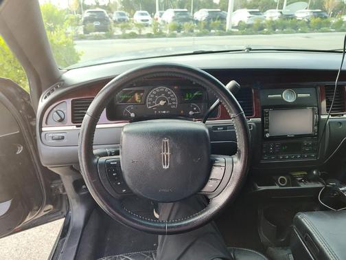 2005 Lincoln Town Car Executive