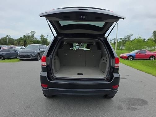 Brilliant Black Crystal Pearl 2012 Jeep Grand Cherokee RWD 4dr Laredo