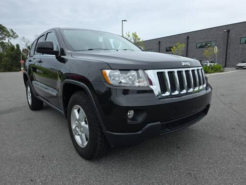 Brilliant Black Crystal Pearl 2012 Jeep Grand Cherokee RWD 4dr Laredo