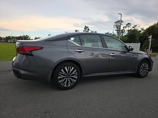 2024 Nissan Altima 2.5 SV Sedan
