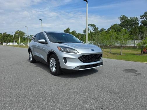 Ingot Silver Metallic 2020 Ford Escape SE FWD