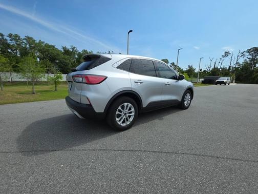 Ingot Silver Metallic 2020 Ford Escape SE FWD