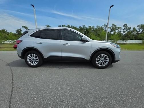 Ingot Silver Metallic 2020 Ford Escape SE FWD