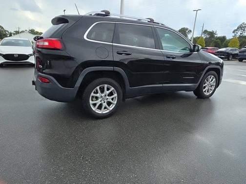 Diamond Black Crystal Pearlcoat 2018 Jeep Cherokee Latitude Plus FWD