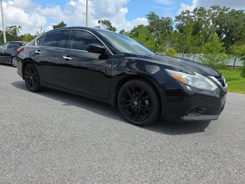 Super Black 2017 Nissan Altima 2017.5 2.5 SR Sedan