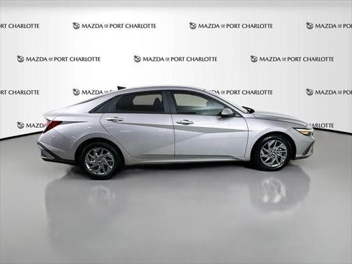 Fluid Metal 2024 Hyundai ELANTRA SEL IVT