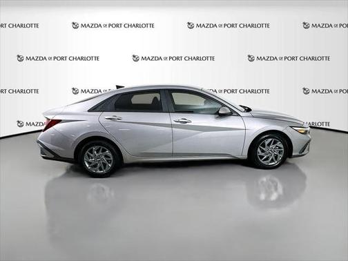 2024 Hyundai ELANTRA SEL IVT