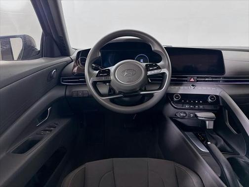 2024 Hyundai ELANTRA SEL IVT