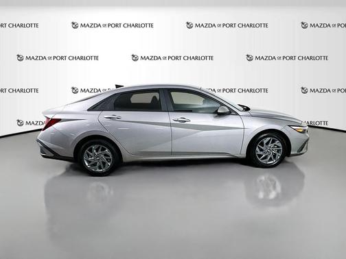 2024 Hyundai ELANTRA SEL IVT