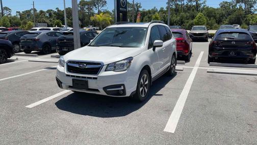 Crystal White Pearl 2018 Subaru Forester 2.5i Premium CVT
