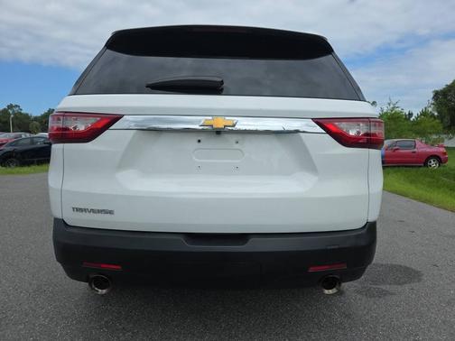 Summit White 2019 Chevrolet Traverse FWD 4dr LS w/1LS