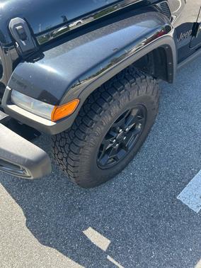 Black Clearcoat 2021 Jeep Gladiator Willys 4x4