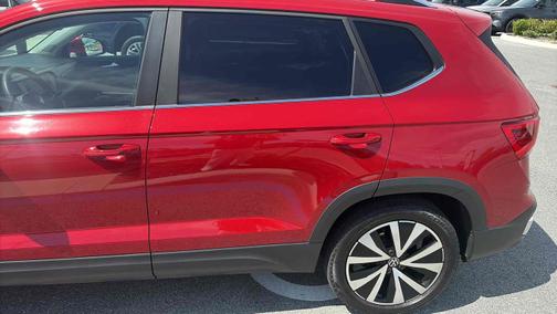 Kings Red Metallic 2022 Volkswagen Taos SE 4MOTION