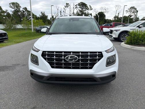 Ceramic White 2020 Hyundai VENUE SEL IVT