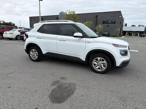 Ceramic White 2020 Hyundai VENUE SEL IVT