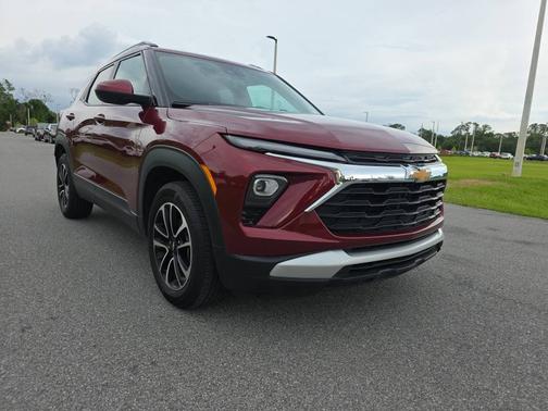 Crimson Metallic 2025 Chevrolet Trailblazer FWD 4dr LT