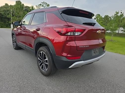 Crimson Metallic 2025 Chevrolet Trailblazer FWD 4dr LT
