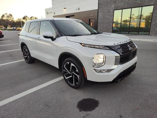 2022 Mitsubishi Outlander SE