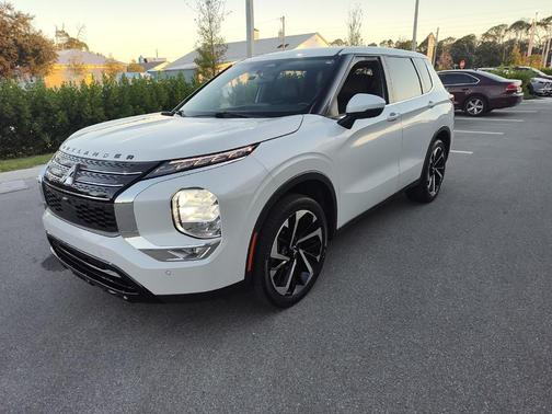 2022 Mitsubishi Outlander SE