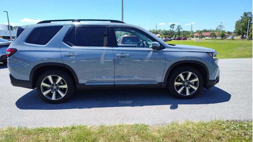 Sonic Gray Pearl 2025 Honda Pilot Touring AWD