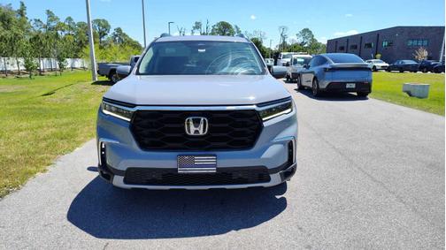 Sonic Gray Pearl 2025 Honda Pilot Touring AWD