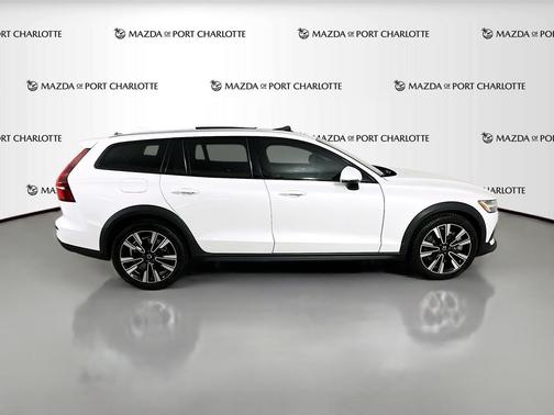 2021 Volvo V60 Cross Country T5