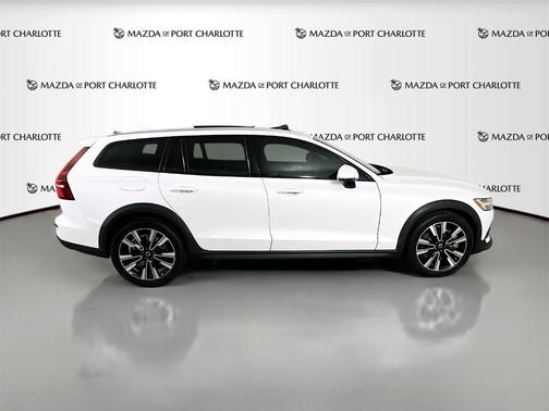 2021 Volvo V60 Cross Country T5