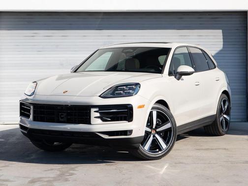 Cashmere Beige Metallic 2026 Porsche Cayenne S