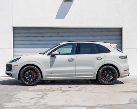 Chalk 2023 Porsche Cayenne GTS