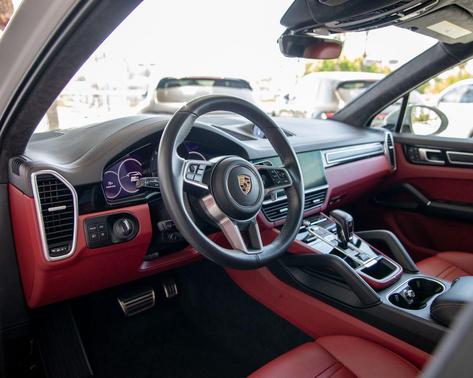 Chalk 2023 Porsche Cayenne GTS