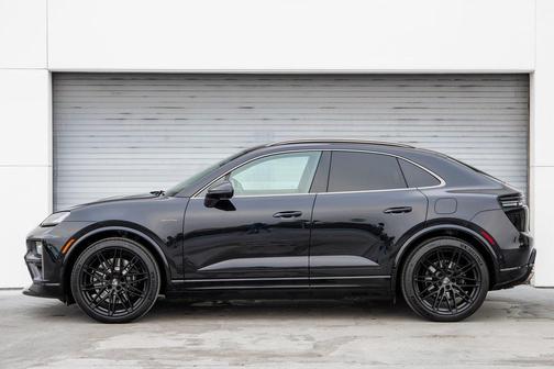 2025 Porsche Macan Turbo