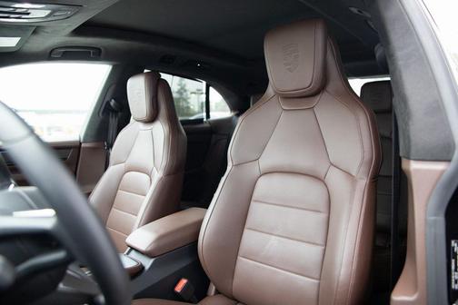 2025 Porsche Macan Turbo