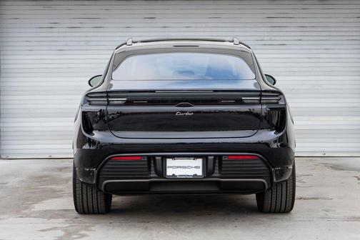 2025 Porsche Macan Turbo