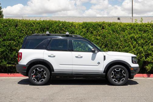 Oxford White 2022 Ford Bronco Sport Outer Banks