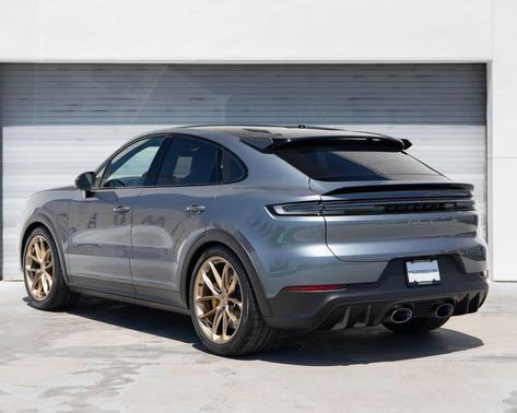 Vanadium Grey Metallic 2026 Porsche Cayenne Turbo GT