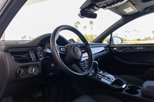 2022 Porsche Macan S