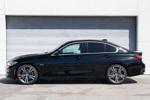 Jet Black 2022 BMW 330e 330e iPerformance