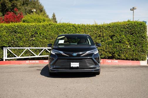 2023 Toyota Sienna Limited