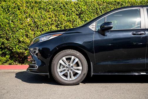 2023 Toyota Sienna Limited