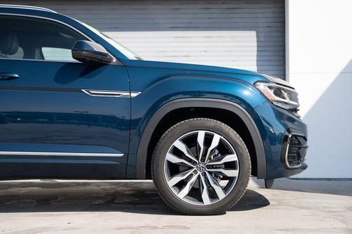 2023 Volkswagen Atlas Cross Sport 3.6L V6 SEL Premium R-Line